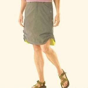 Mountain Hardwear La Strada Skirt Tan khaki Women’s Size 8 Hiking Outdoors